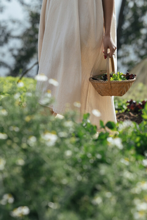 Every leaf is taken with care; nothing here is anonymous, each harvest tied to its soil.